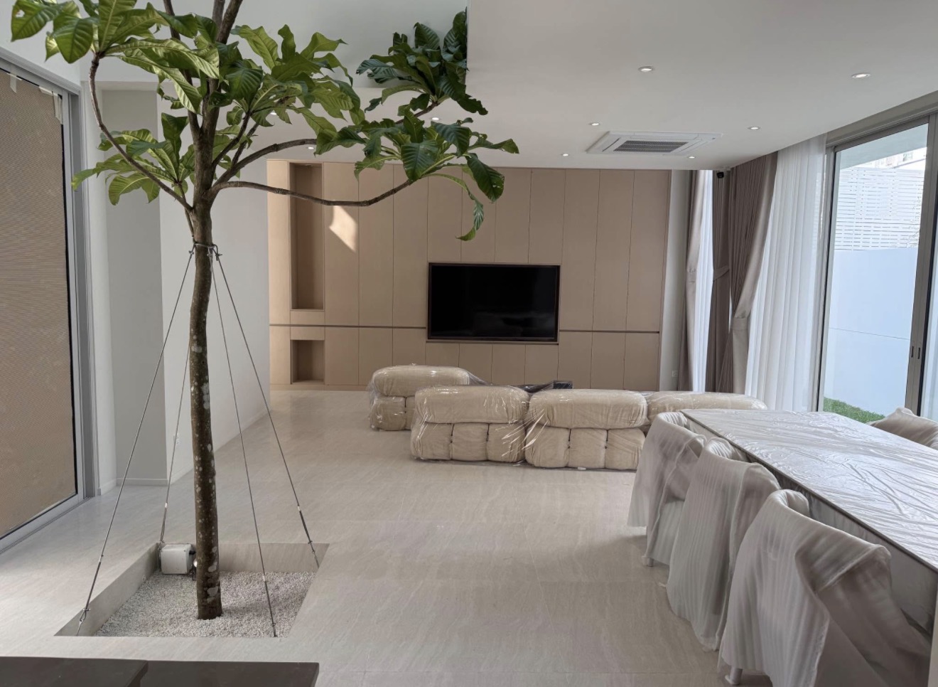 Noble Terra Rama 9 - Ekamai - Image 1