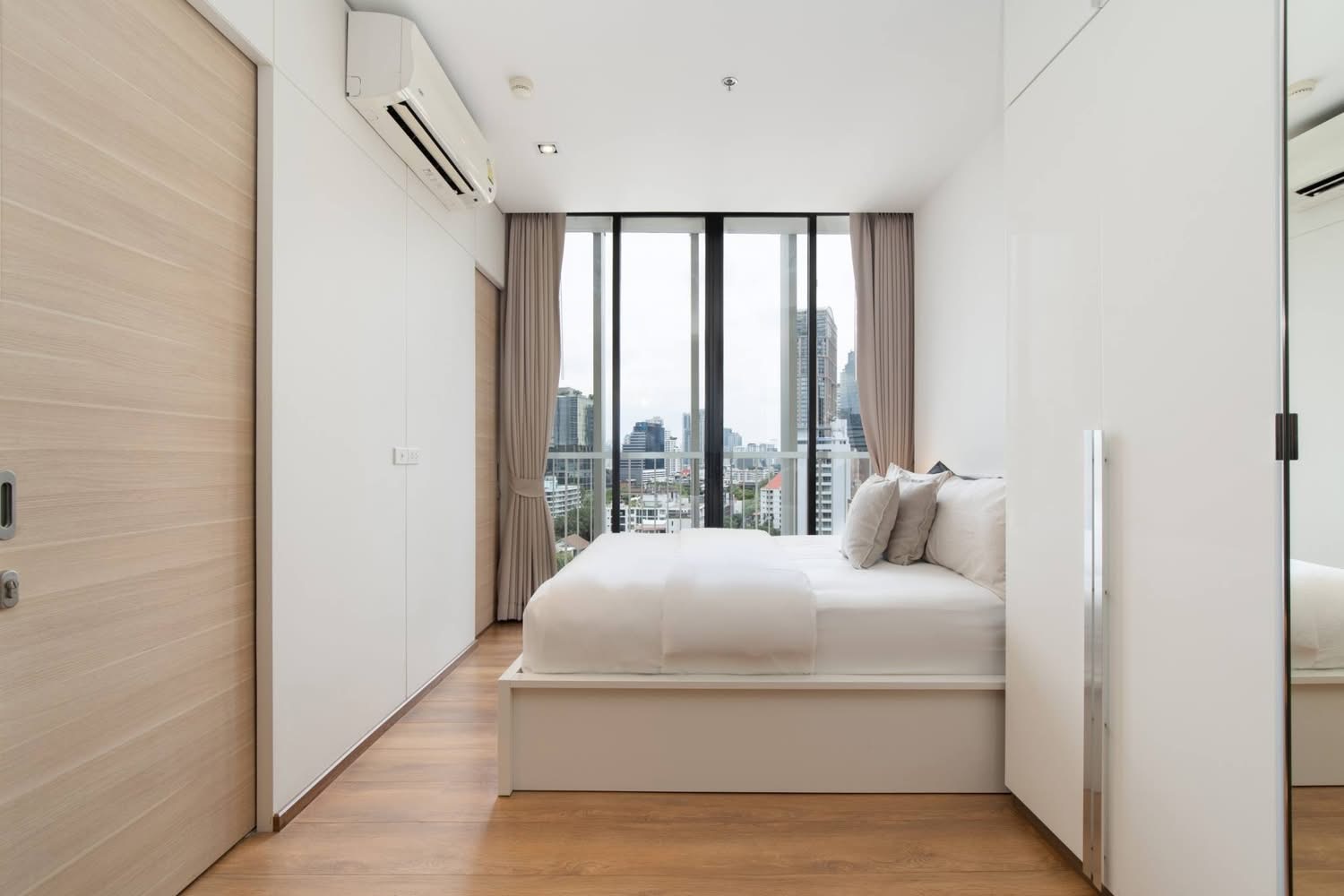 Park Origin Phrom Phong ( Park 24 ) - Image 1